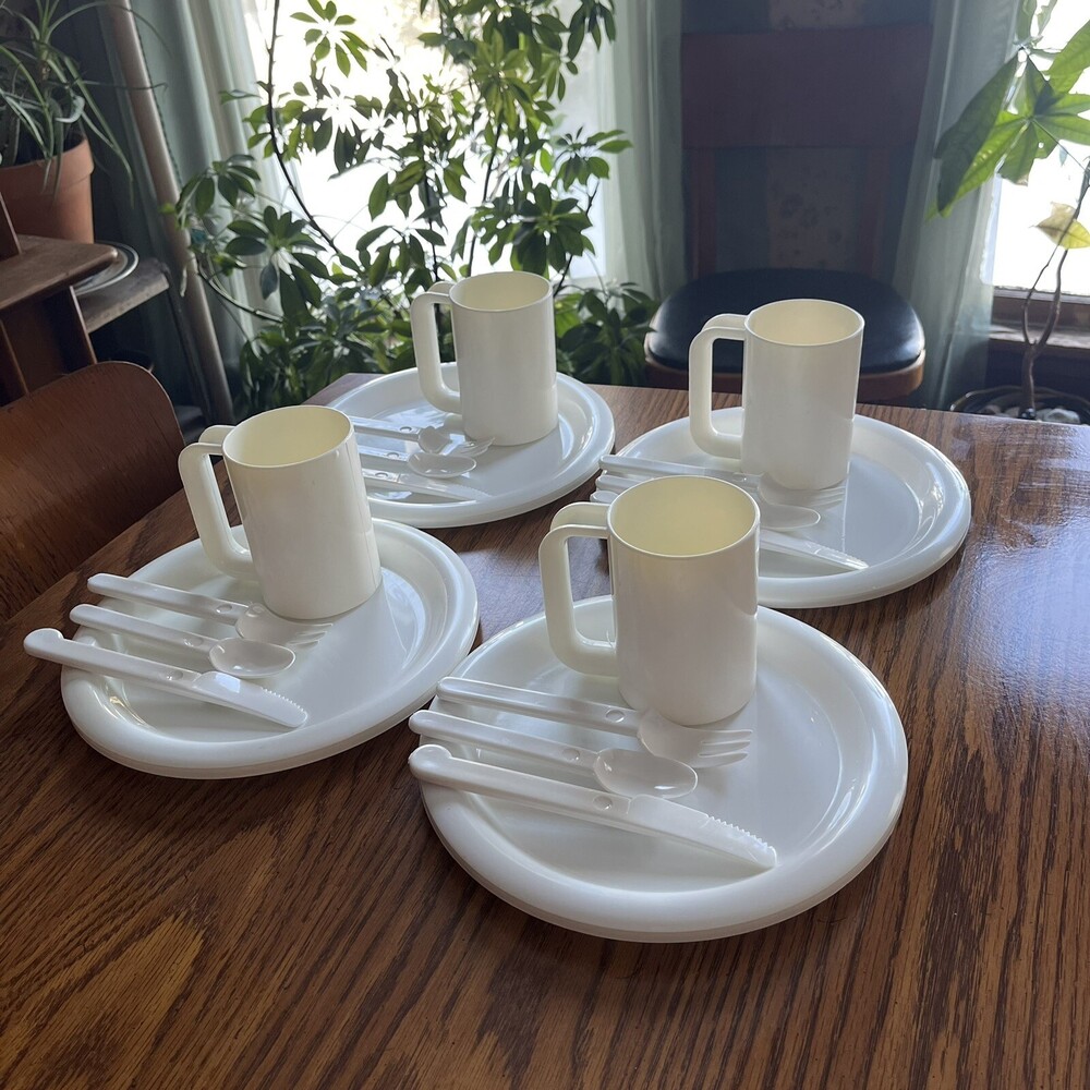 VTG 70s Picnic Camping Travel Set For 4 Heavy Duty White Plastic Acrylic Dishes